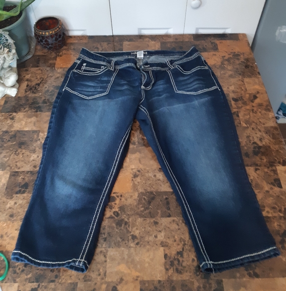 Maurice's Size 20 Reg. Capris Pants - Picture 3 of 8